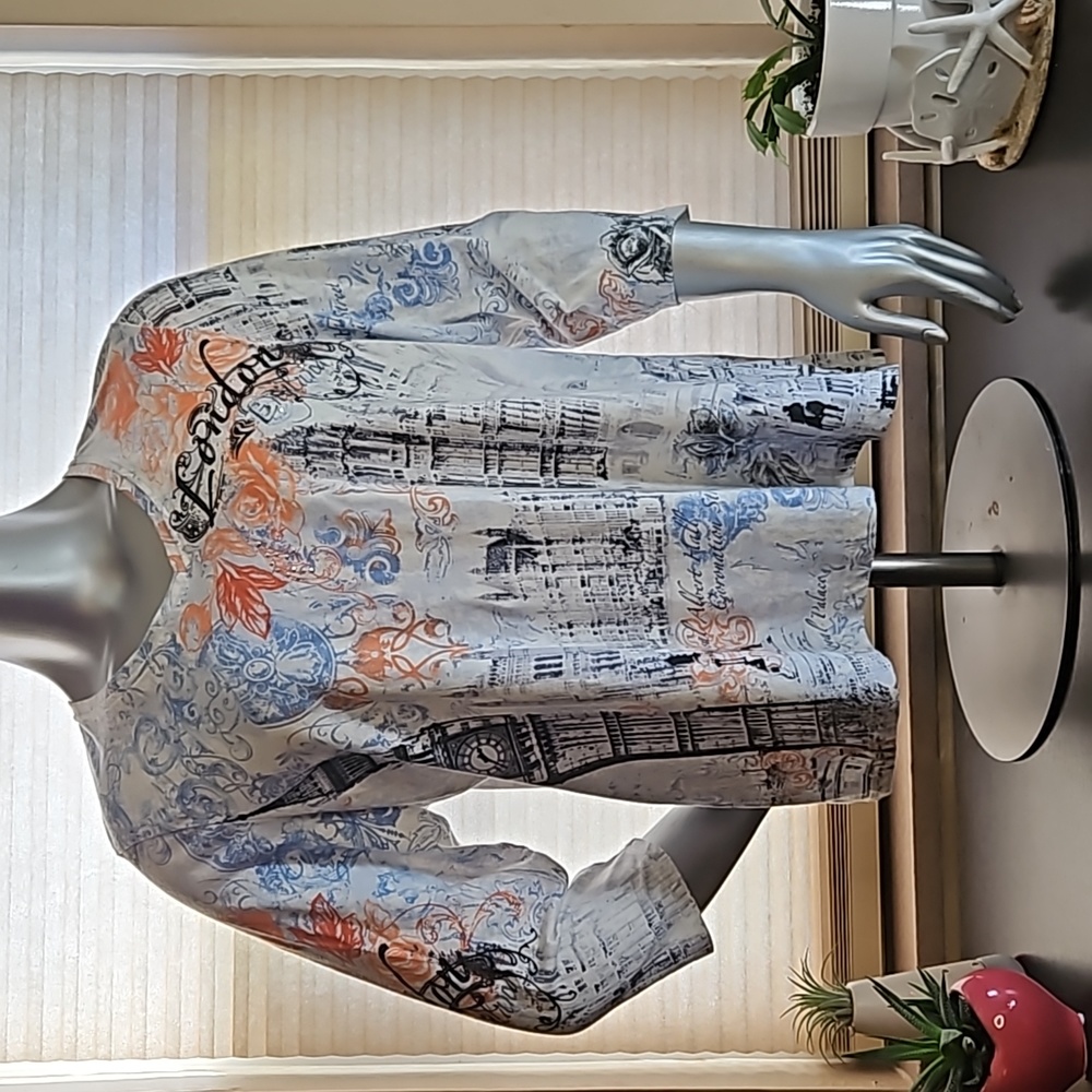 EUC 3/4 Sleeve Graphic London T-Shirt/Top - Size L